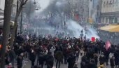 СУЗАВАЦ, ГУМЕНИ МЕЦИ, ПЕНДРЕЦИ, ВОДЕНИ ТОПОВИ... Шта би полиција на Западу употребила против блокадера терориста у Новом Саду? (ВИДЕО)